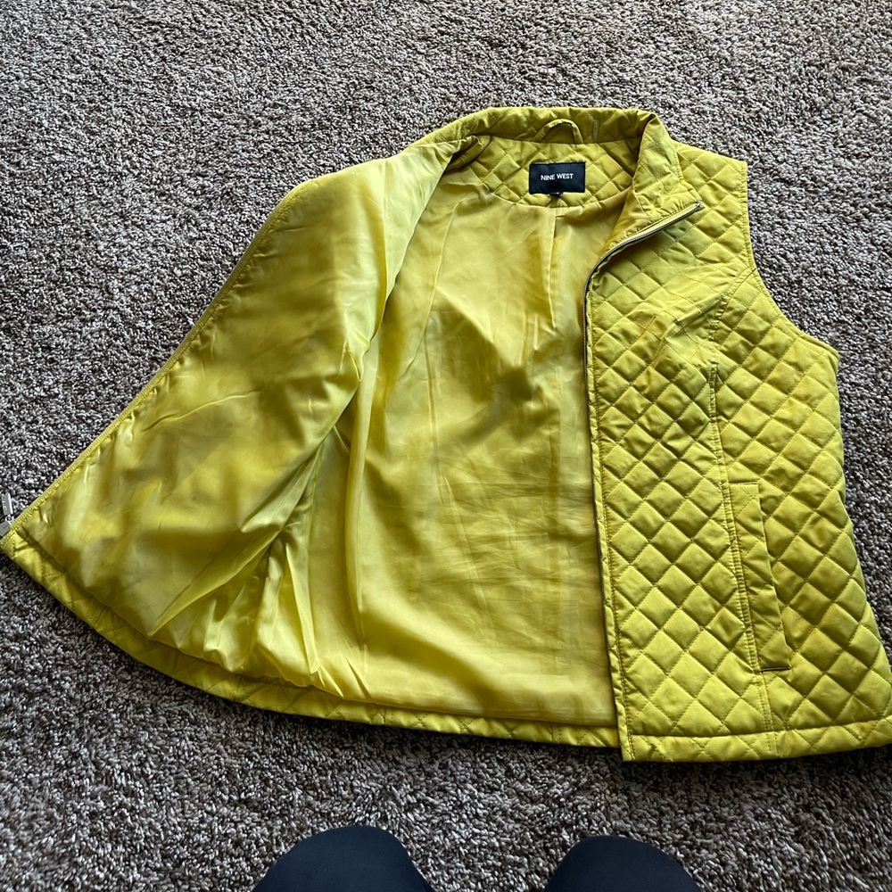 Vest - Picture 2 of 4